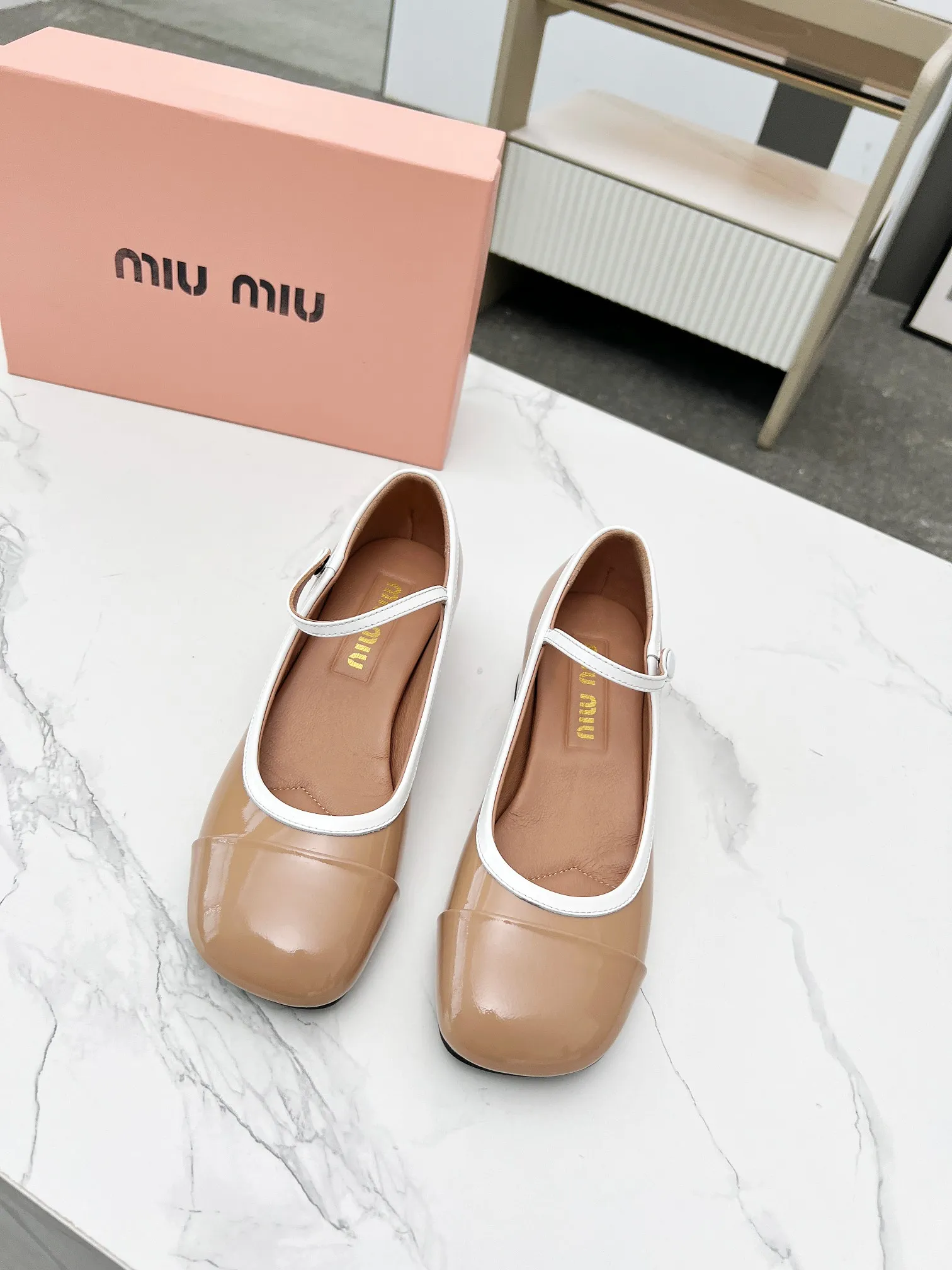 Early Spring Catwalk New Style Slip-on High Heels