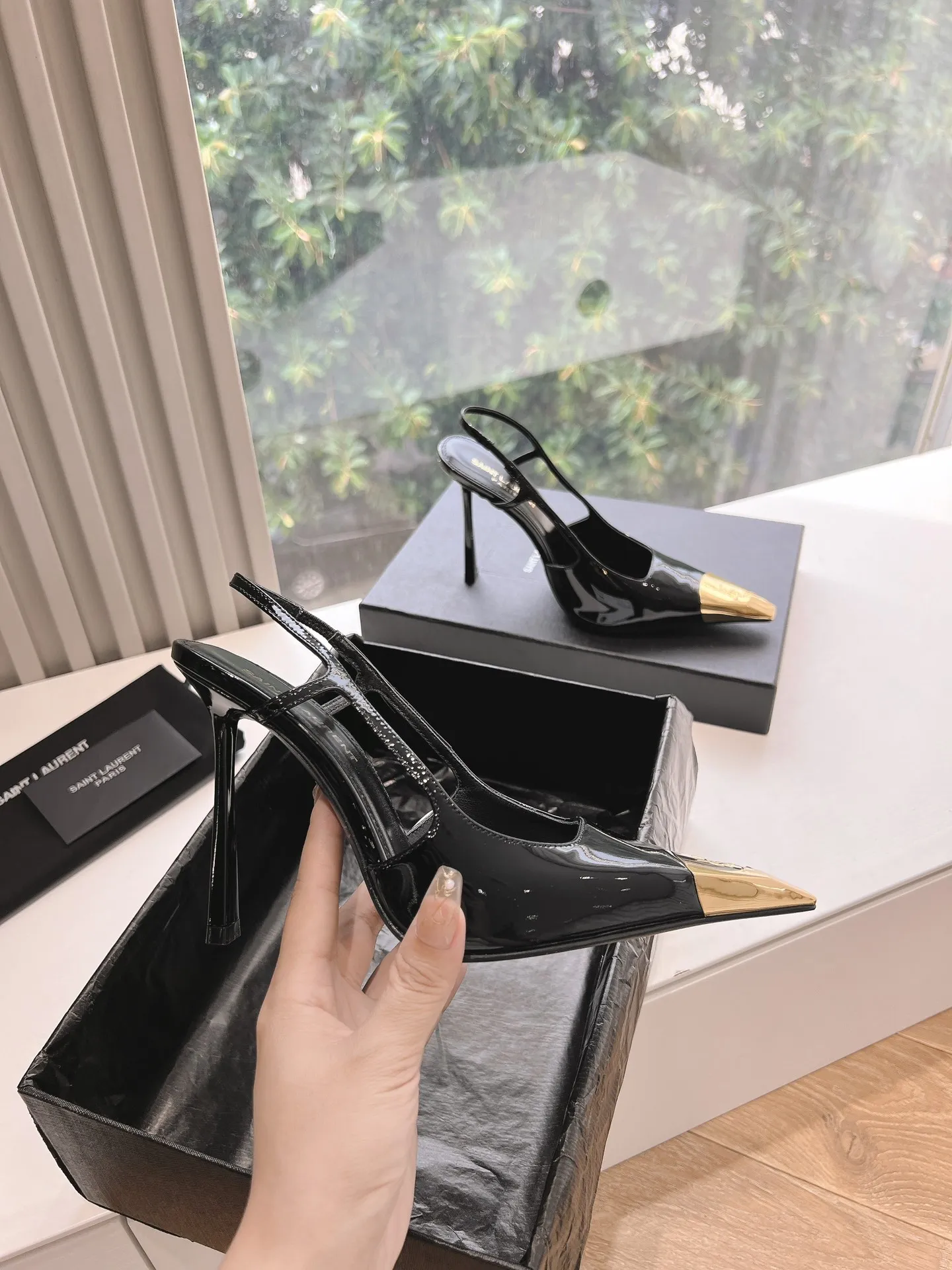 Lee metal buckle high heels