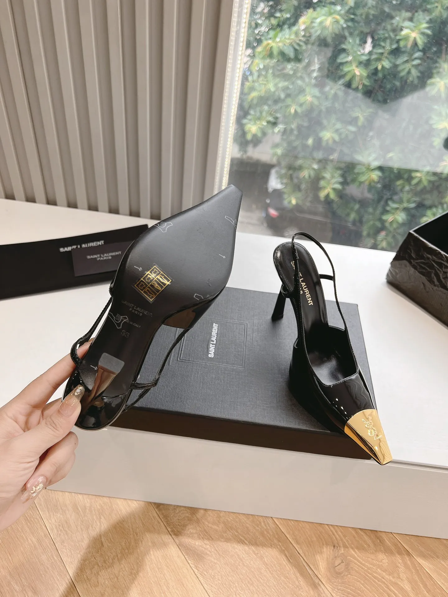 Lee metal buckle high heels