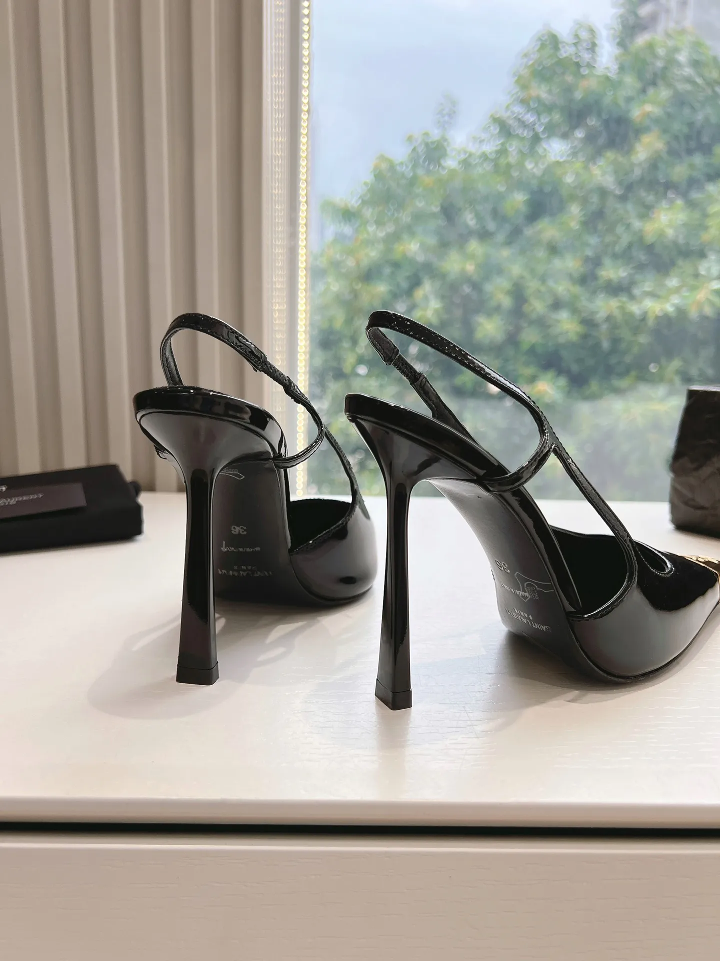 Lee metal buckle high heels