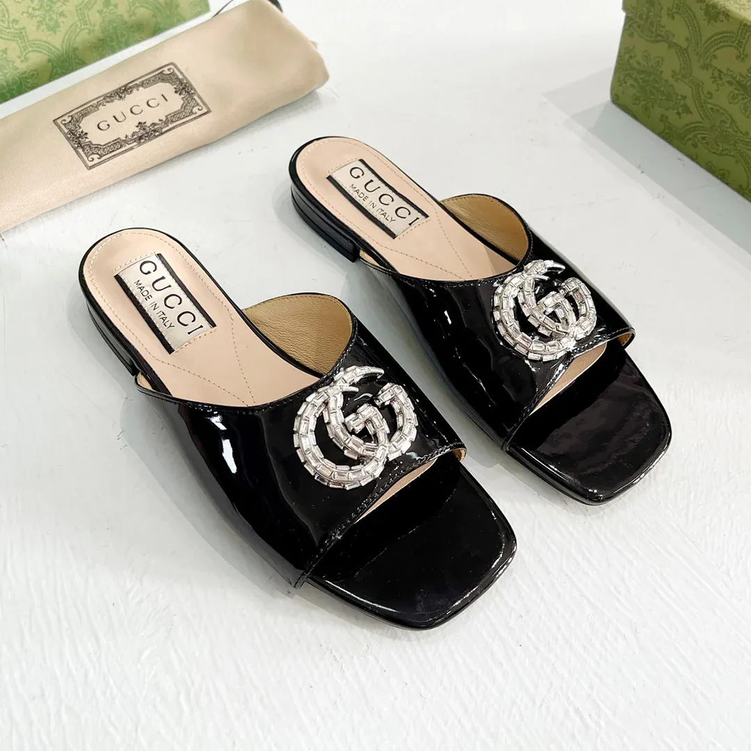 Trendy and versatile casual sandals