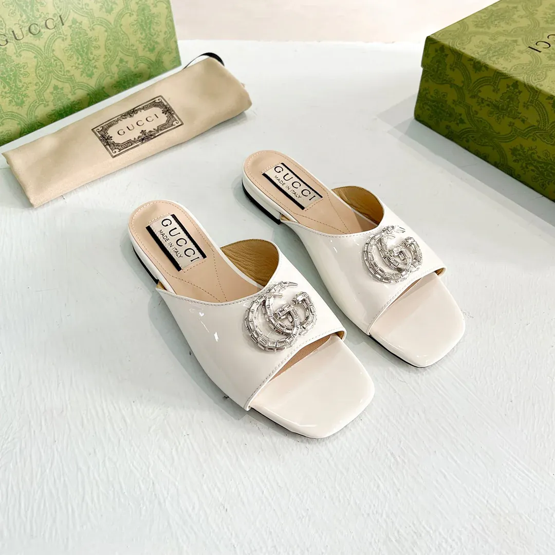 Trendy and versatile casual sandals