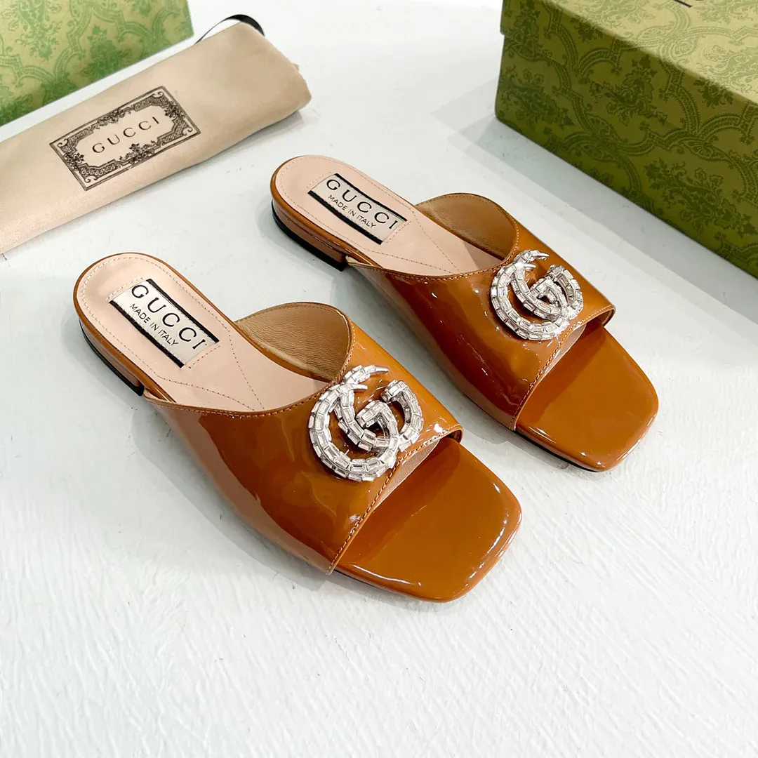 Trendy and versatile casual sandals