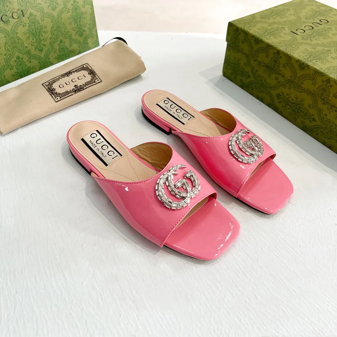 Trendy and versatile casual sandals