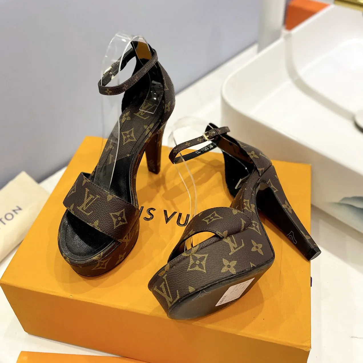 Classic Monogram versatile and elegant high heels