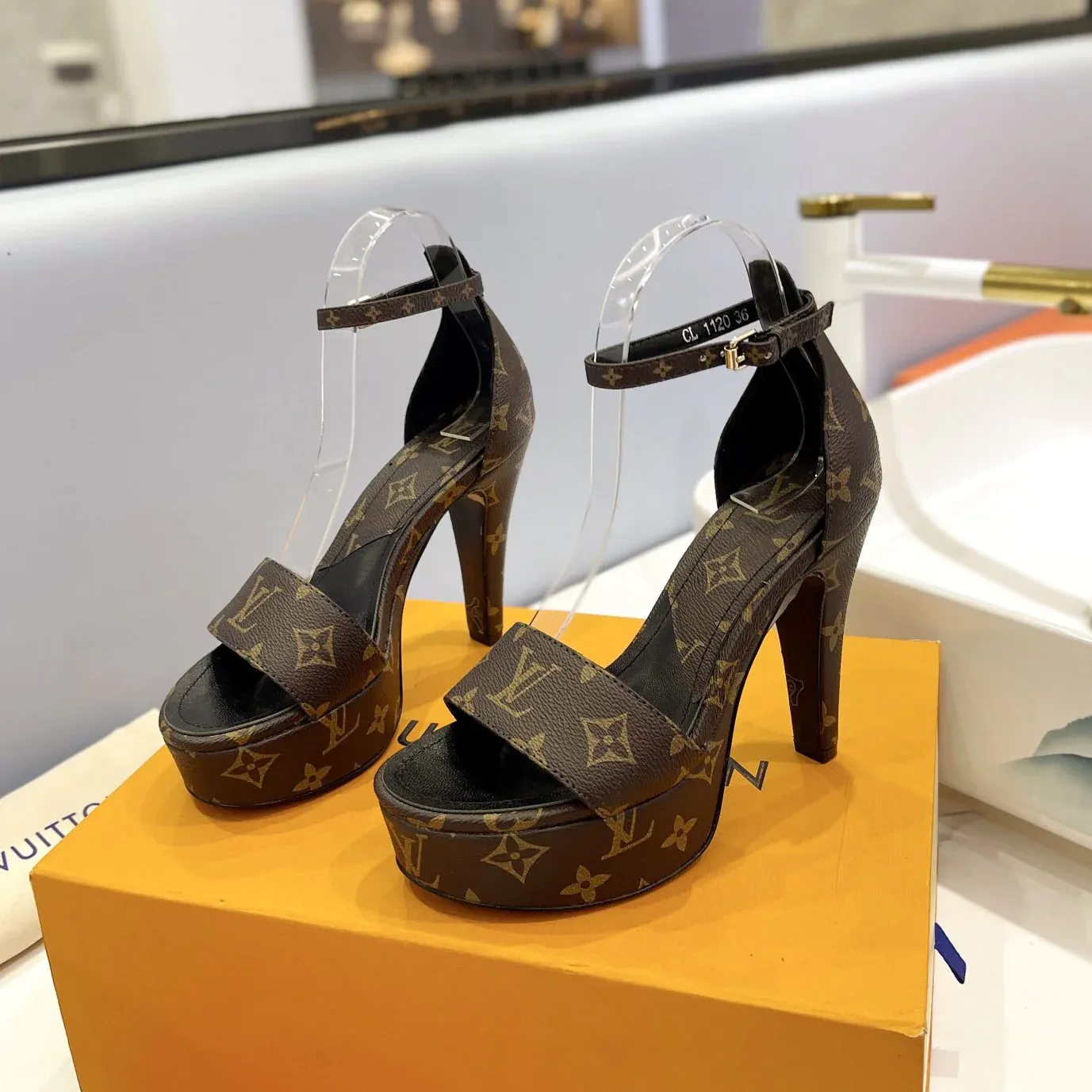 Classic Monogram versatile and elegant high heels