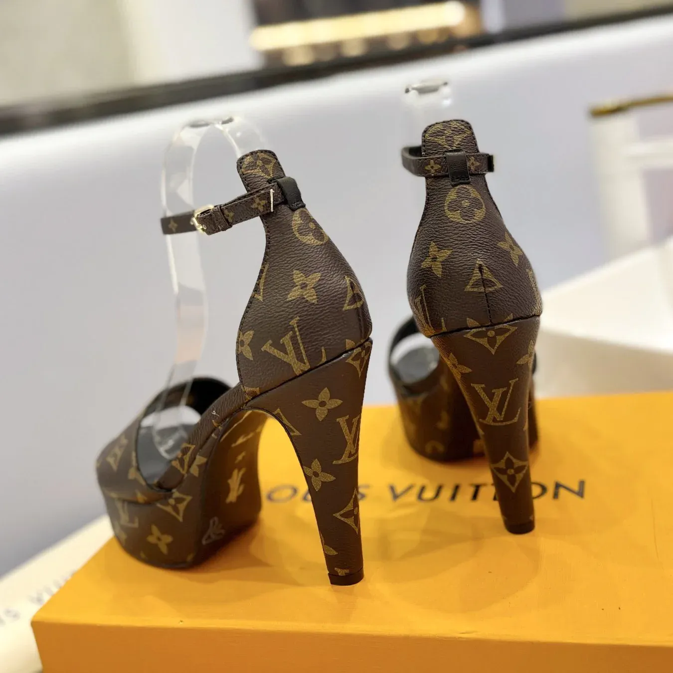 Classic Monogram versatile and elegant high heels