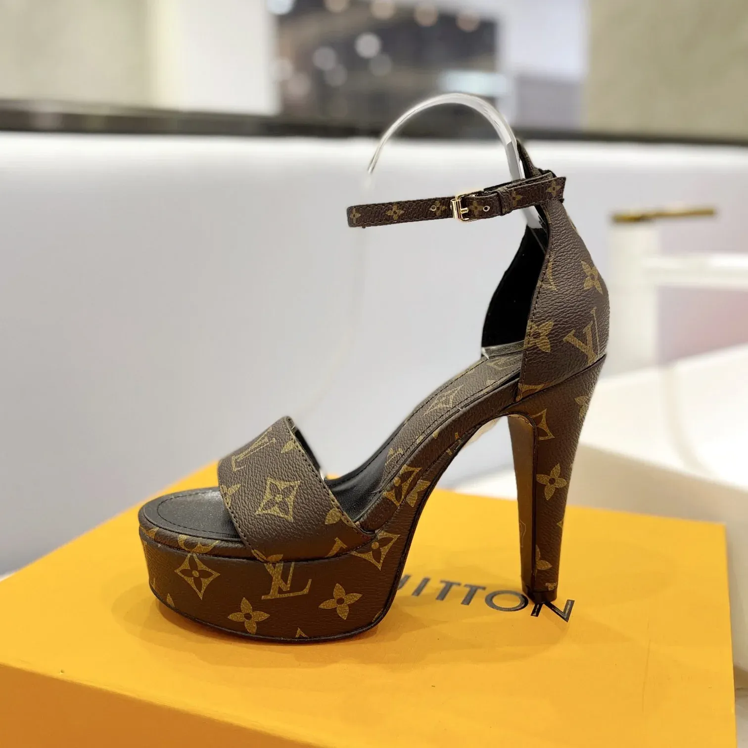 Classic Monogram versatile and elegant high heels