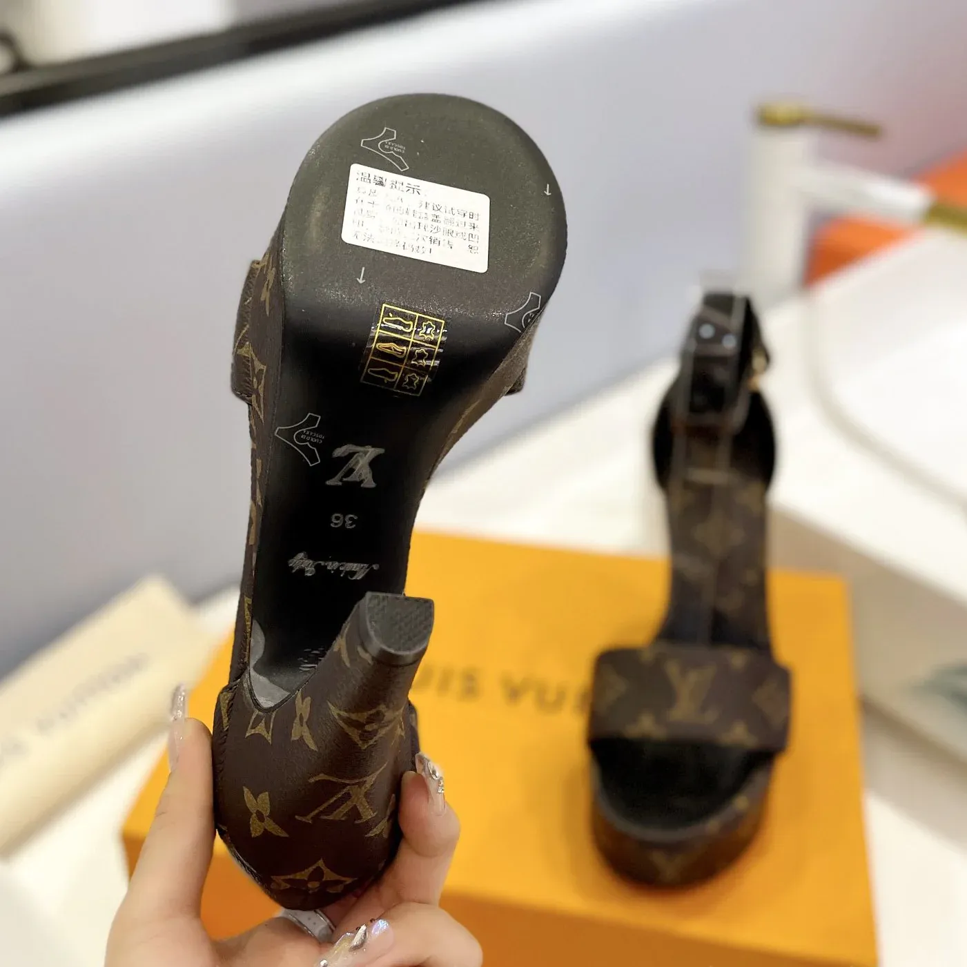 Classic Monogram versatile and elegant high heels