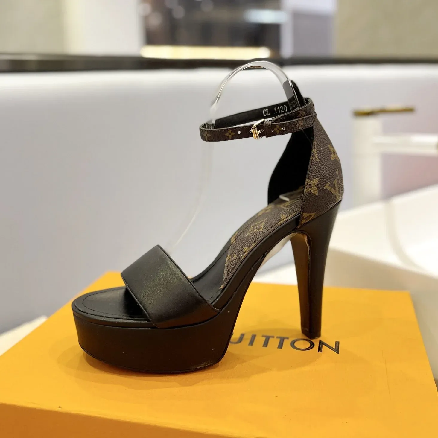 Classic Monogram versatile and elegant high heels