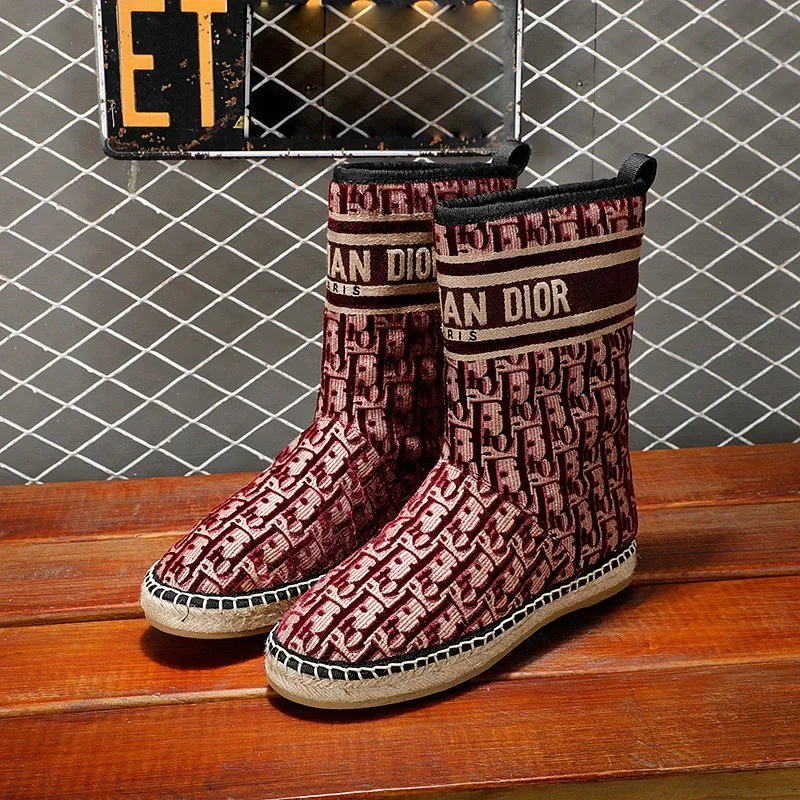 New Fashionable Snow Boots