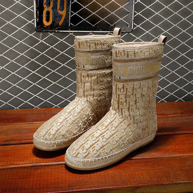 New Fashionable Snow Boots