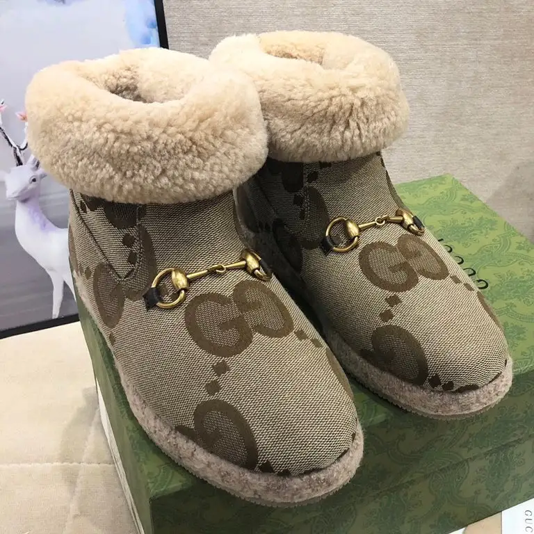 Wool boots for autumn and winter