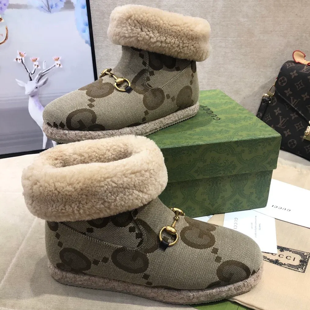 Wool boots for autumn and winter