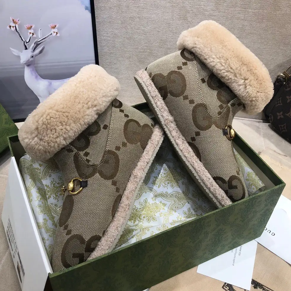 Wool boots for autumn and winter