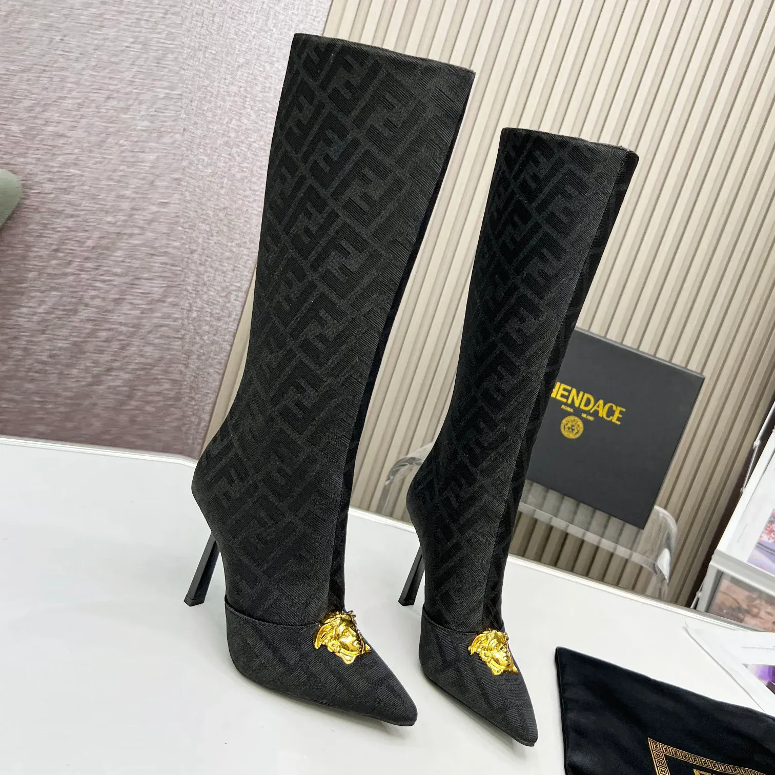 New fashionable long boots