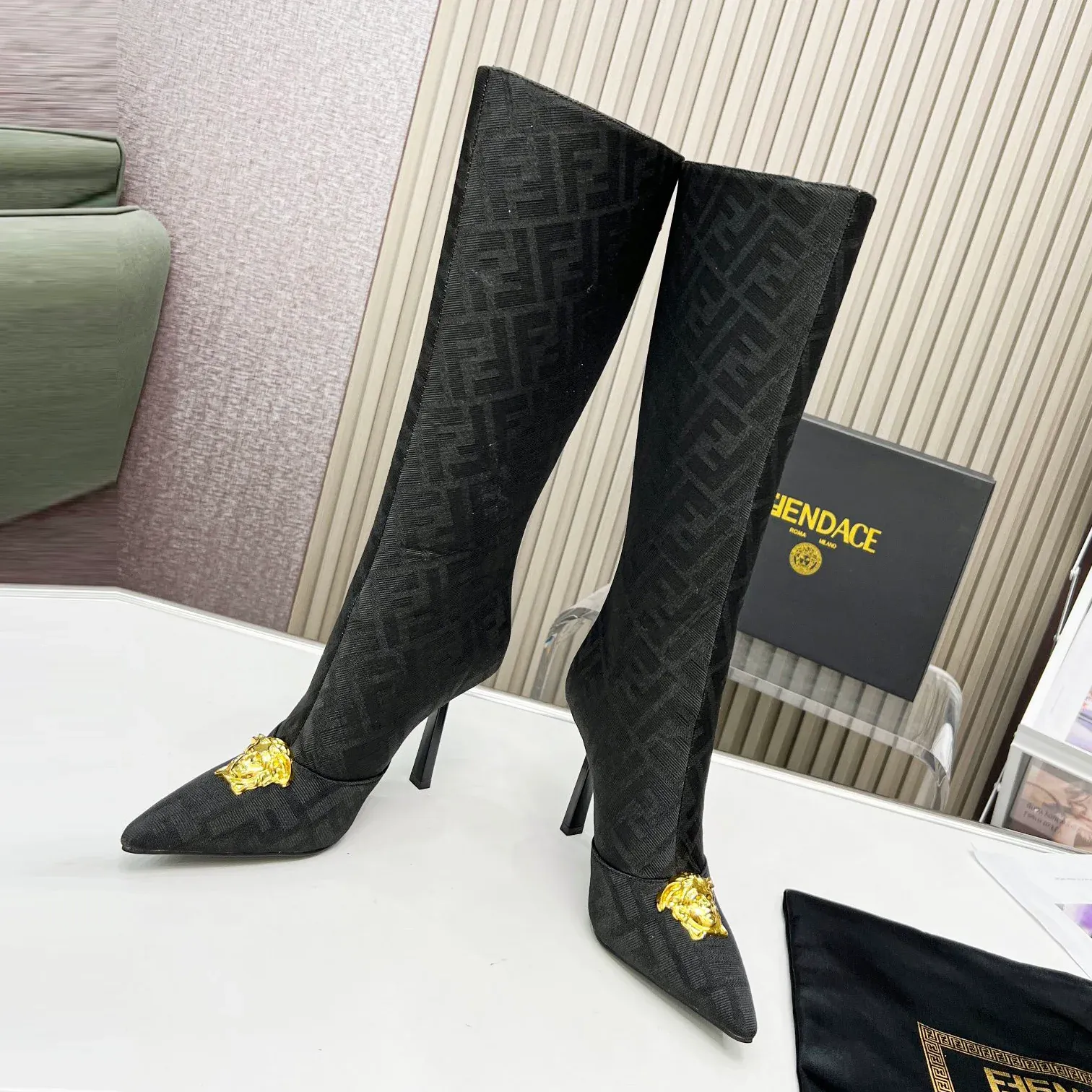 New fashionable long boots