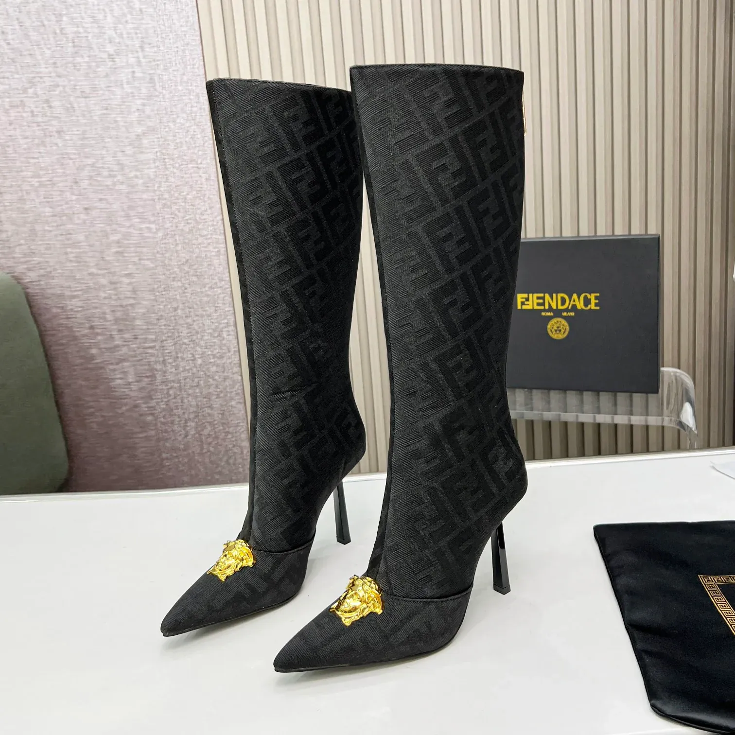 New fashionable long boots