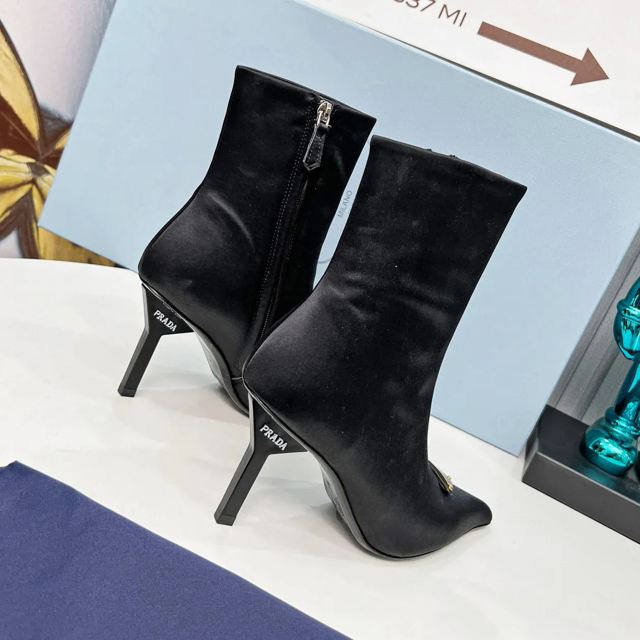 New Fashionable Thin Heel Pointed Short Boots