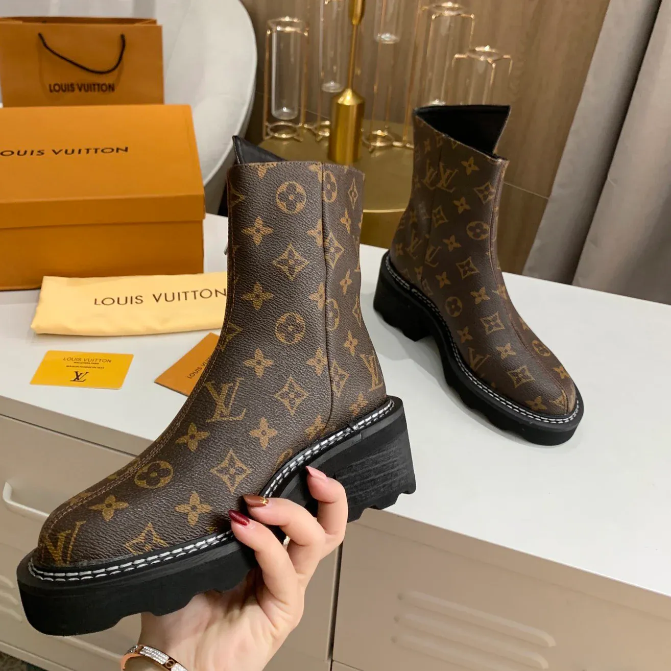 Women's Fashion Casual Leather Boots