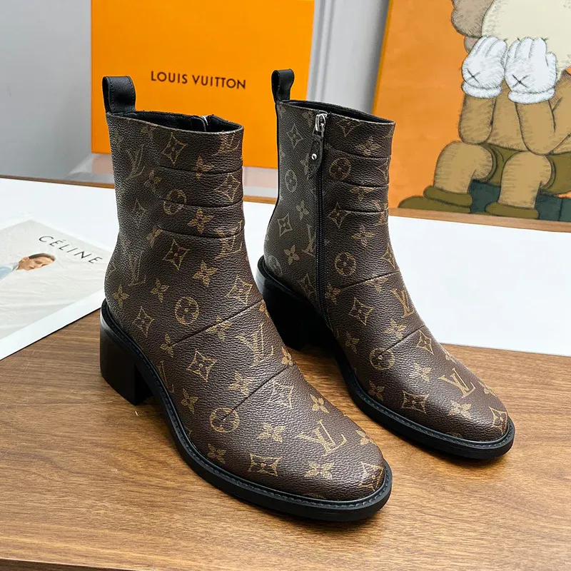 New versatile vintage mid top boots with floral patterns