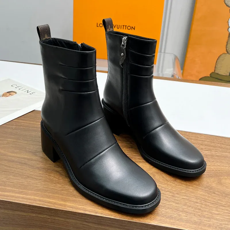 New versatile vintage mid top boots with floral patterns