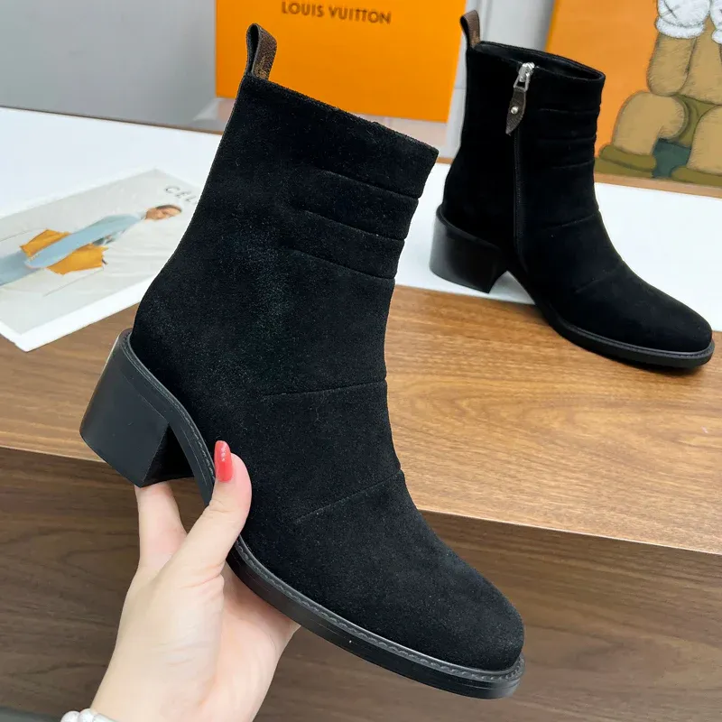 New versatile vintage mid top boots with floral patterns