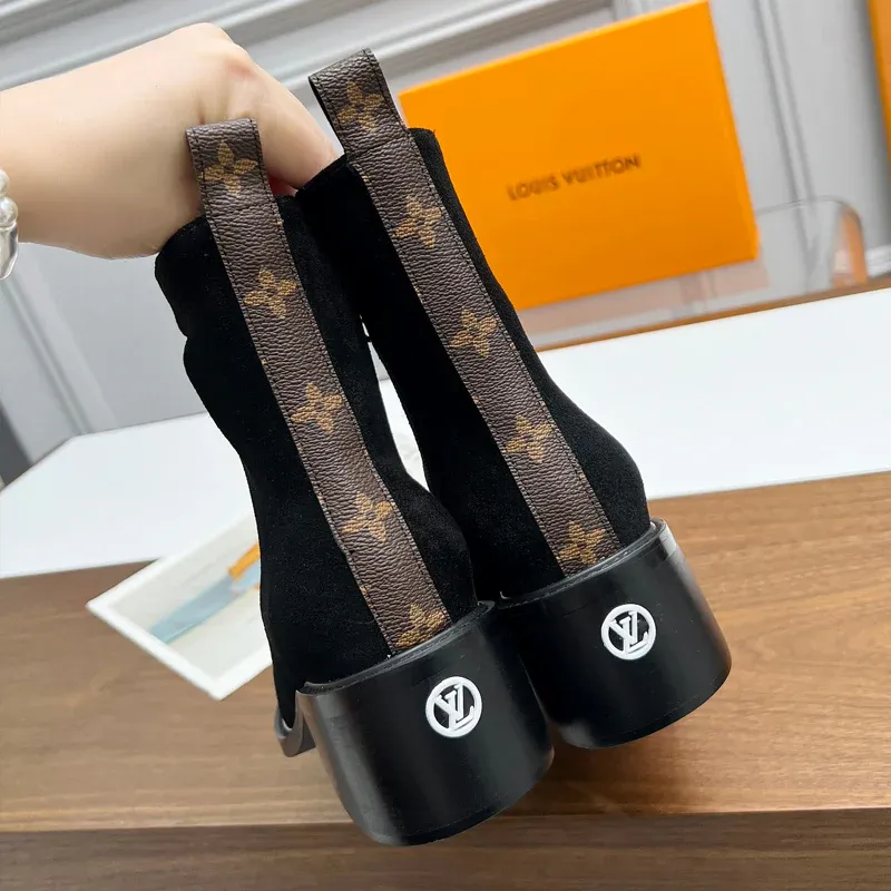 New versatile vintage mid top boots with floral patterns