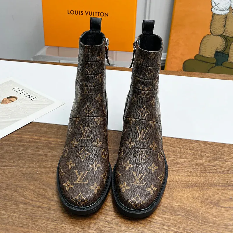 New versatile vintage mid top boots with floral patterns