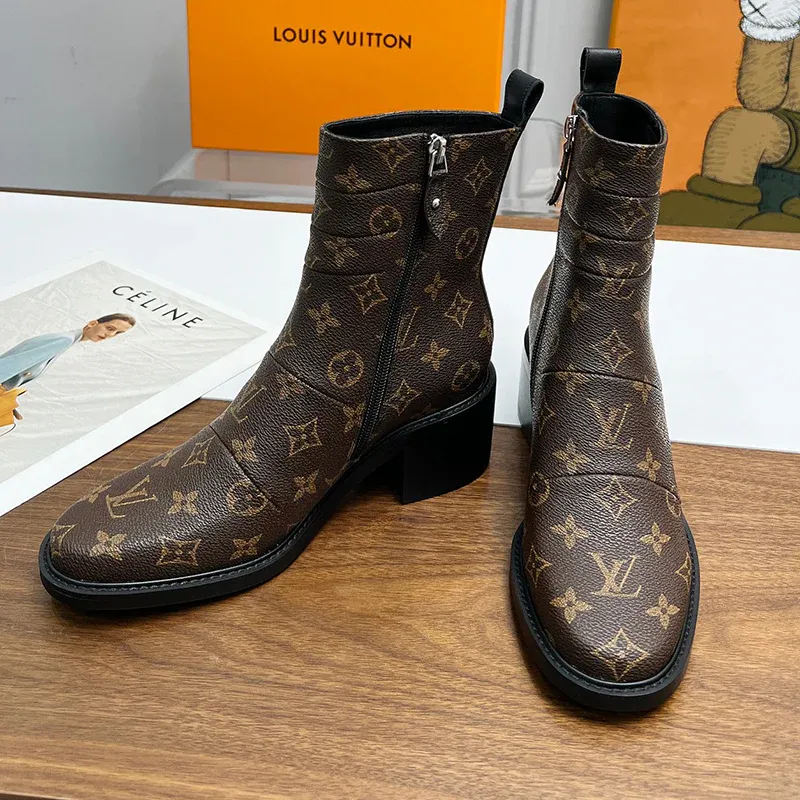 New versatile vintage mid top boots with floral patterns