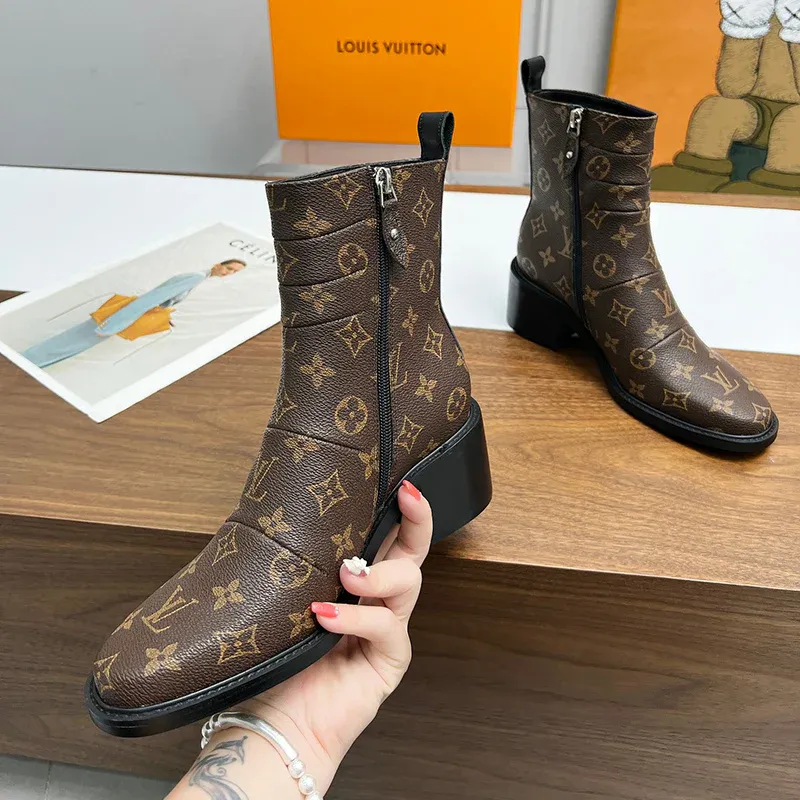 New versatile vintage mid top boots with floral patterns