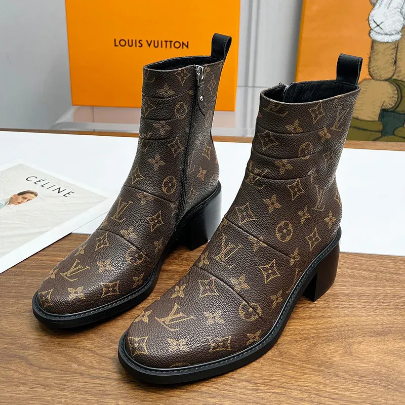 New versatile vintage mid top boots with floral patterns