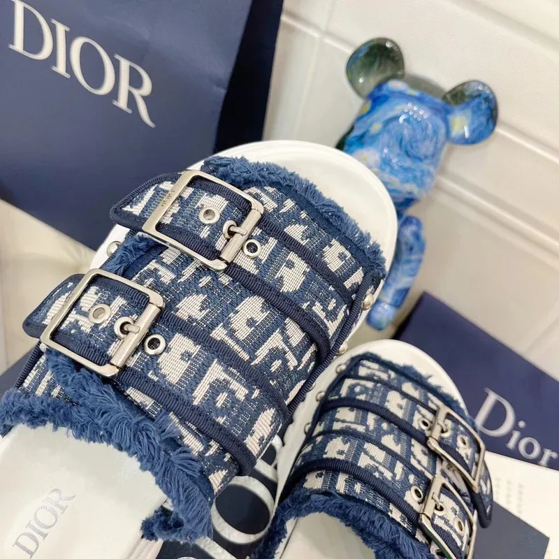 D Luxury Slippers