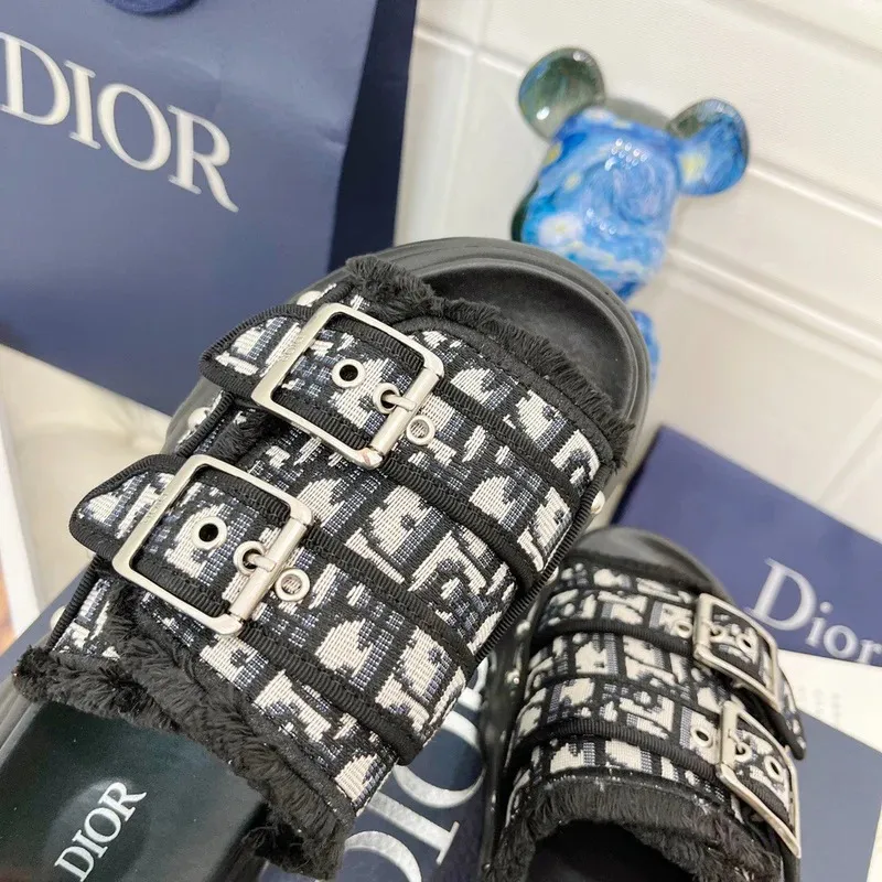 D Luxury Slippers