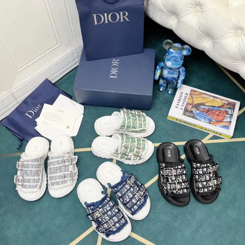 D Luxury Slippers
