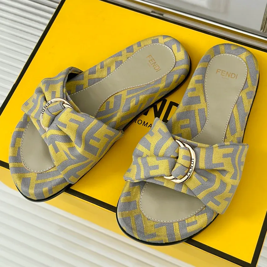 Luxurious presbyopia thick soled sandals