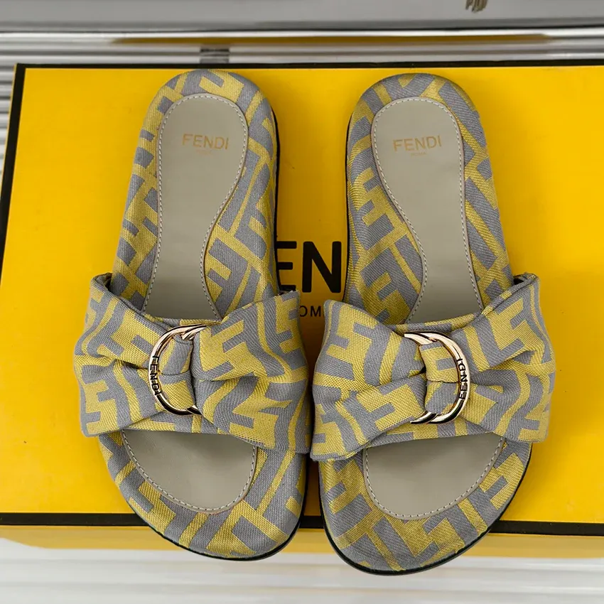 Luxurious presbyopia thick soled sandals