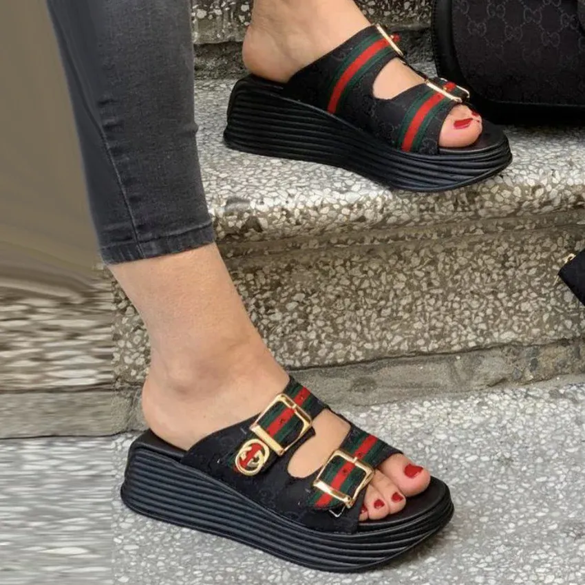 New fashionable and versatile casual slippers