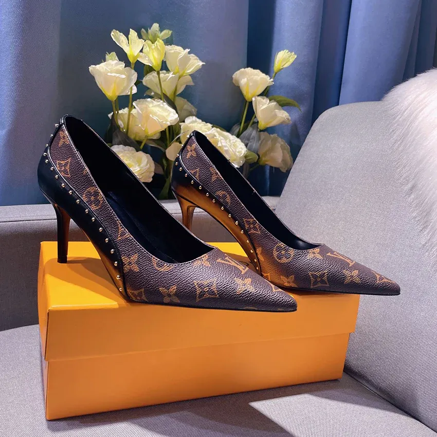 Luxury old flower classic high heels shoes