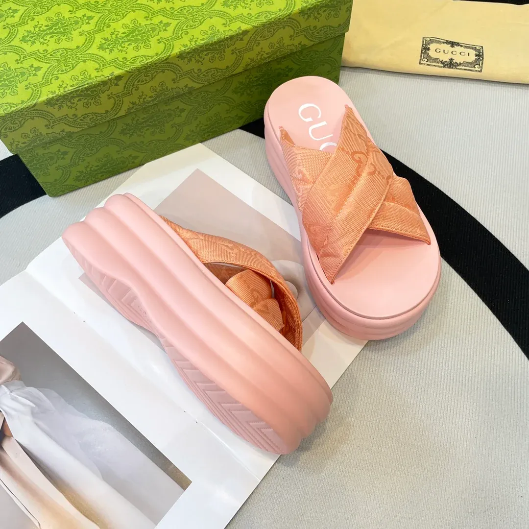 Fashionable and versatile thick soled slippers