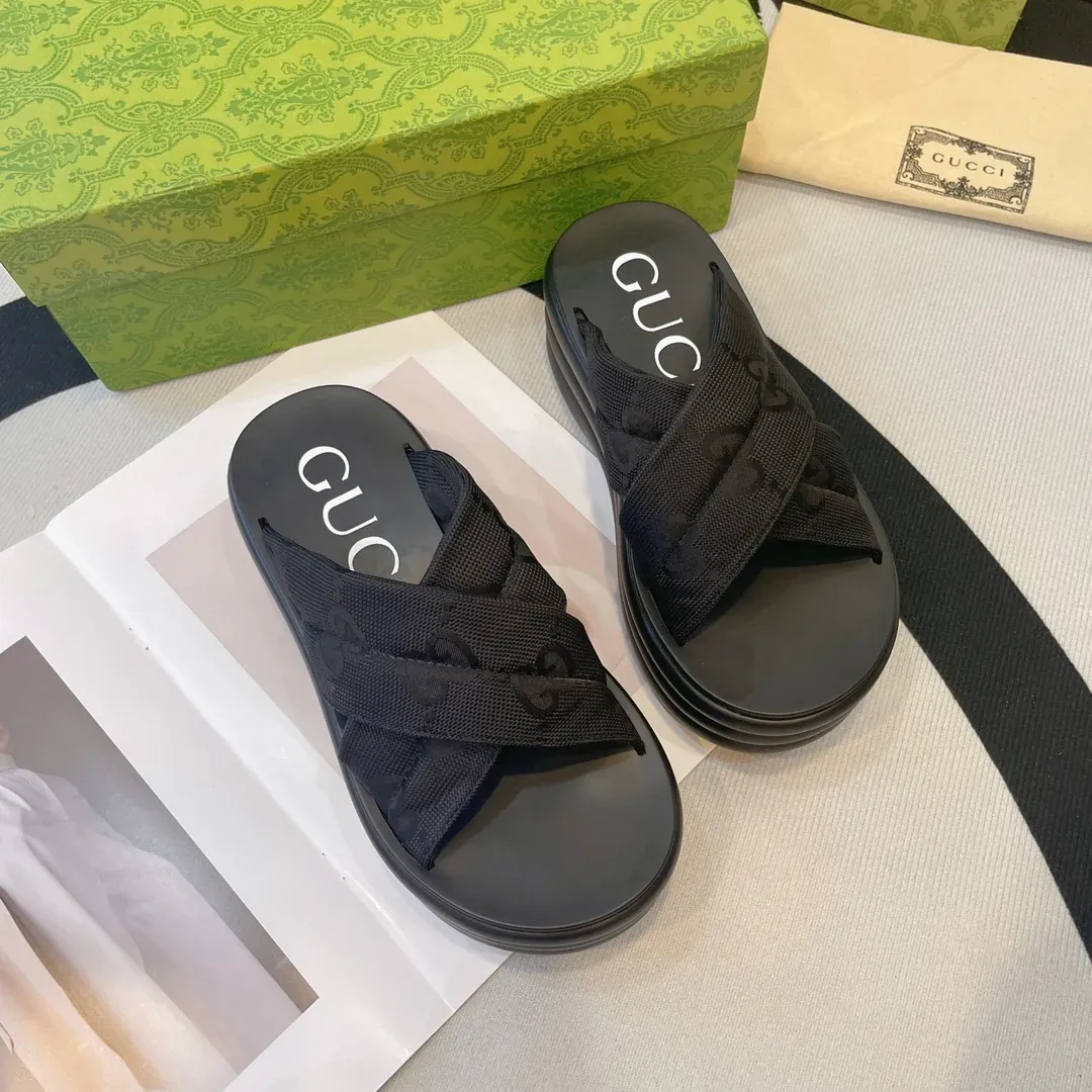 Fashionable and versatile thick soled slippers