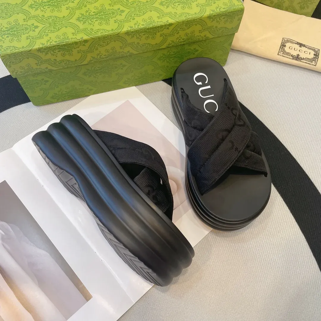 Fashionable and versatile thick soled slippers