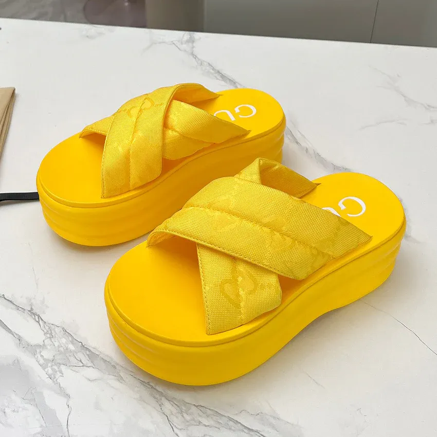 Fashionable and versatile thick soled slippers