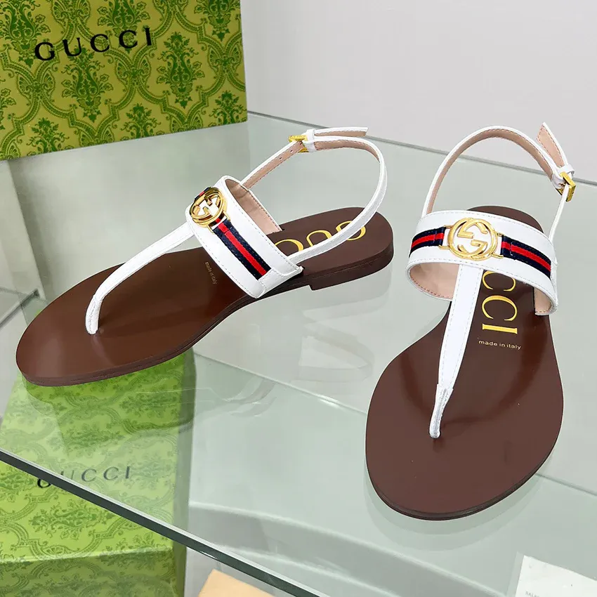 New fashion and versatile sandals