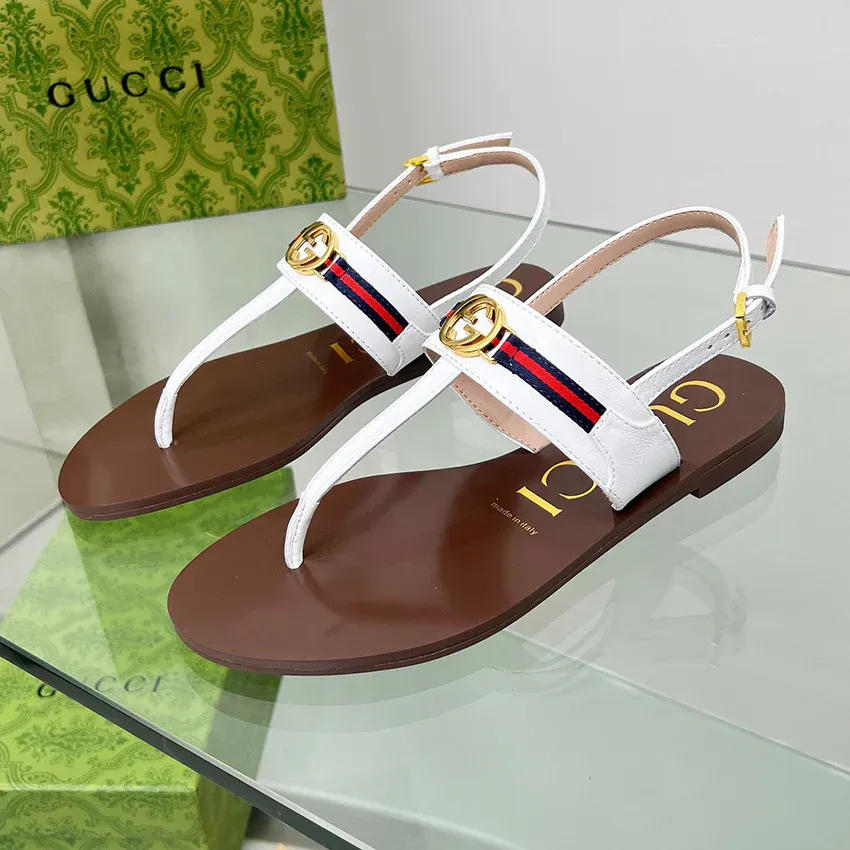 New fashion and versatile sandals
