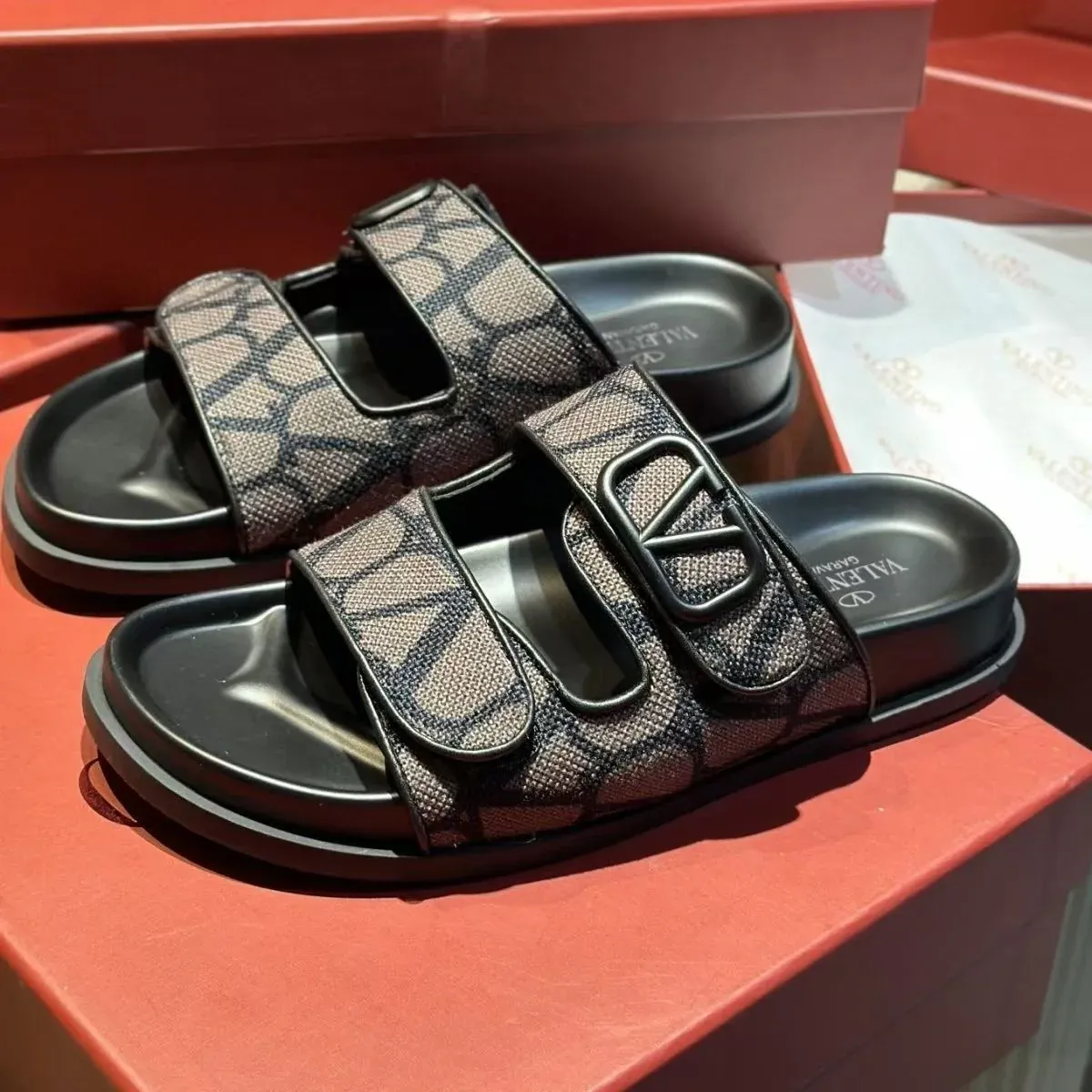 Couple's Fashion Casual All-match Sandals And Slippers Velcro