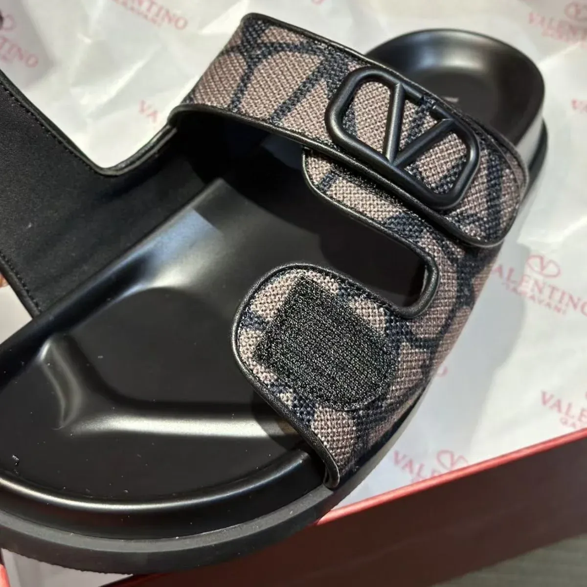 Couple's Fashion Casual All-match Sandals And Slippers Velcro