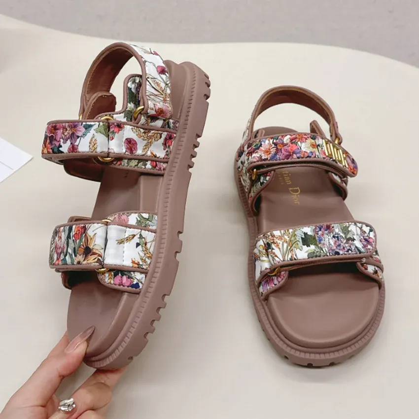 New versatile floral sandals