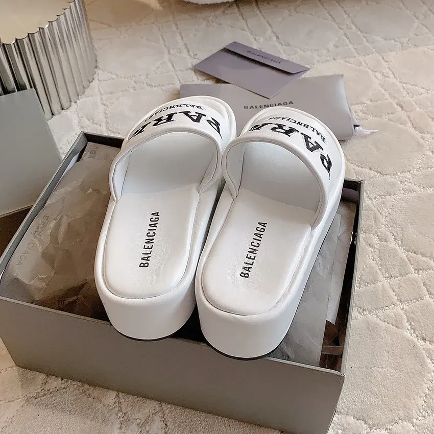 Classic casual and versatile thick bottomed sandals for couples