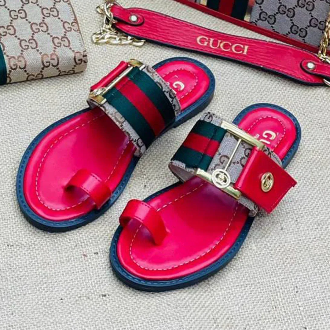 New fashion and versatile vintage sandals